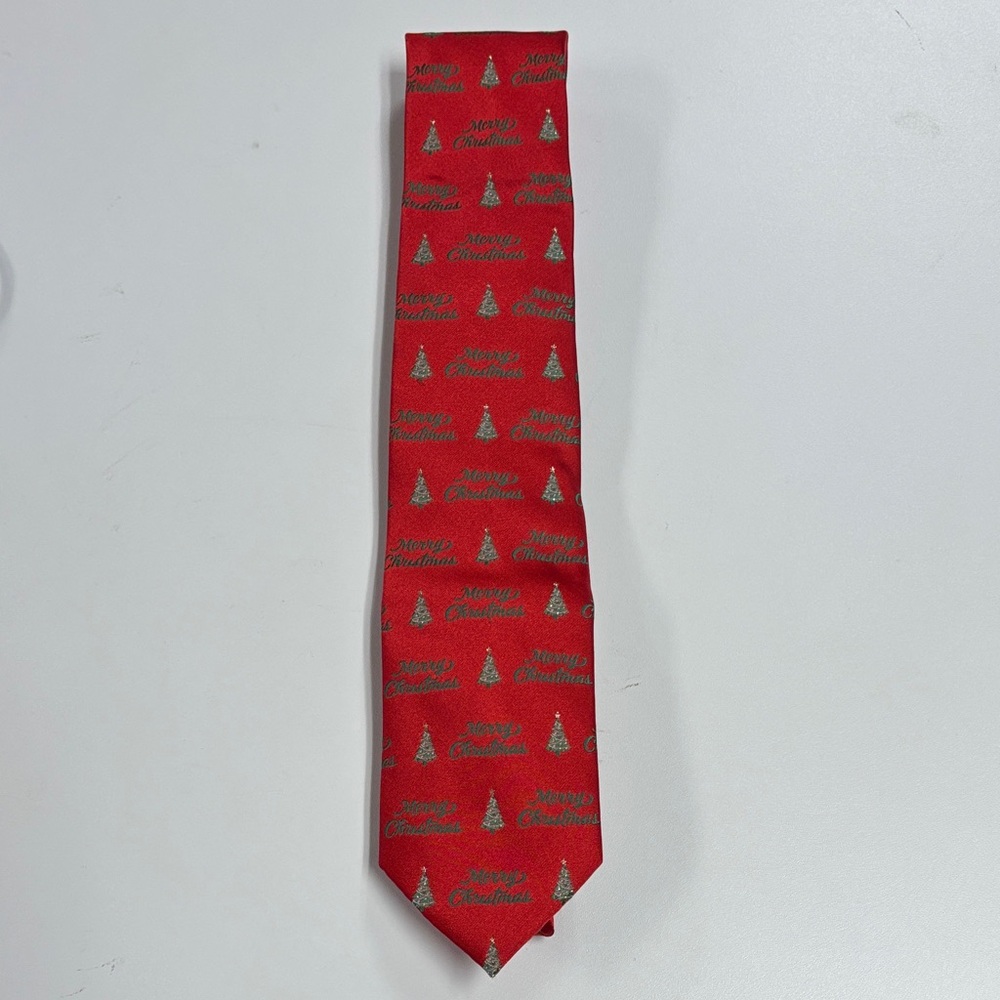 Elegant Red Christmas Tie with Holiday Motifs